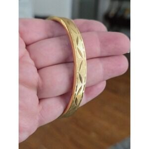 Avon Goldtone Diamond Cut Design Magnetic Bracelet Cuff